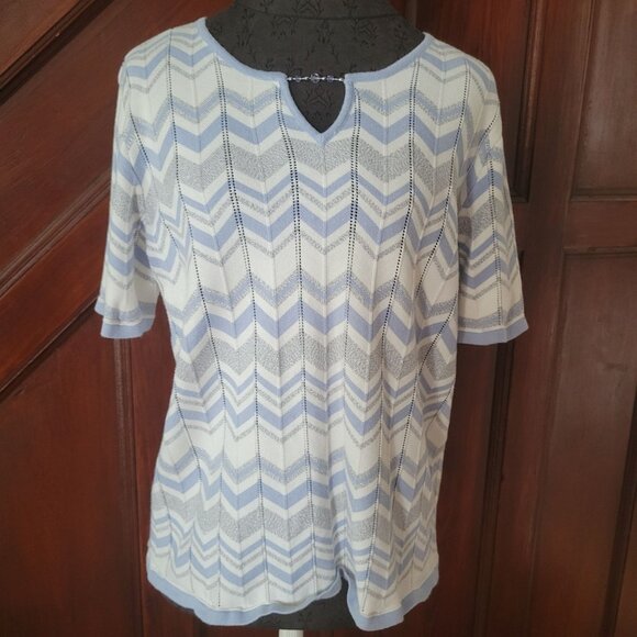 Alfred Dunner Petite Chevron Knit Top PL Light Blue & White Short Sleeve Metalli - Picture 1 of 9